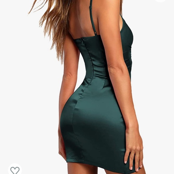 Green satin cocktail dress - Picture 3 of 3